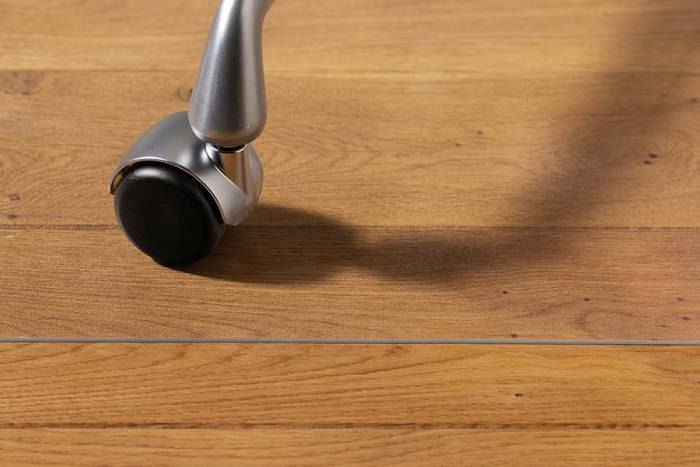 Schutzmatte mit minimal strukturierter Oberfläche für barrierefreies Rollen