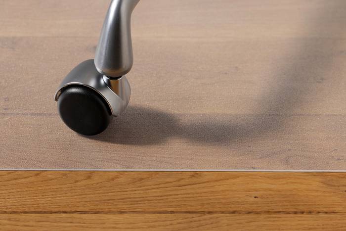 Schutzmatte mit minimal strukturierter Oberfläche für barrierefreies Rollen