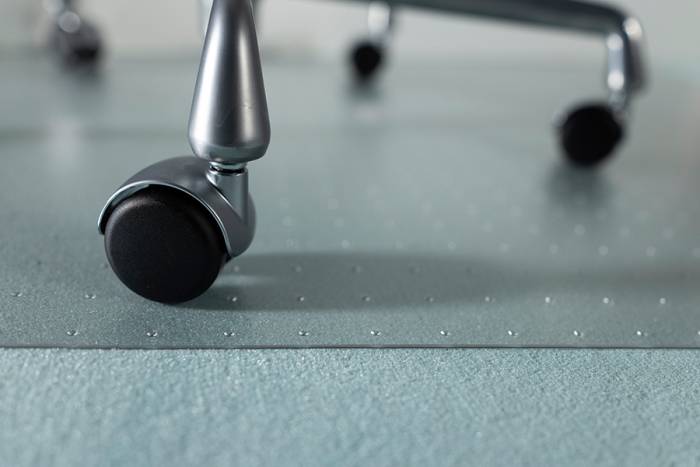 Schutzmatte mit minimal strukturierter Oberfläche für barrierefreies Rollen